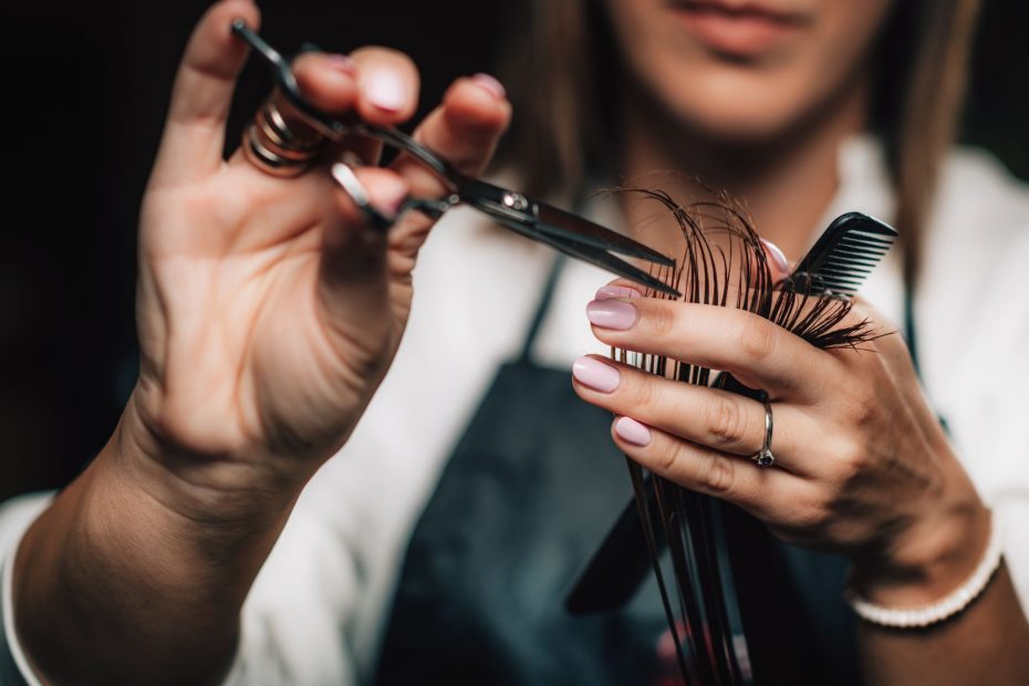 Vente a poner guapa en nuestra peluquería de Girona