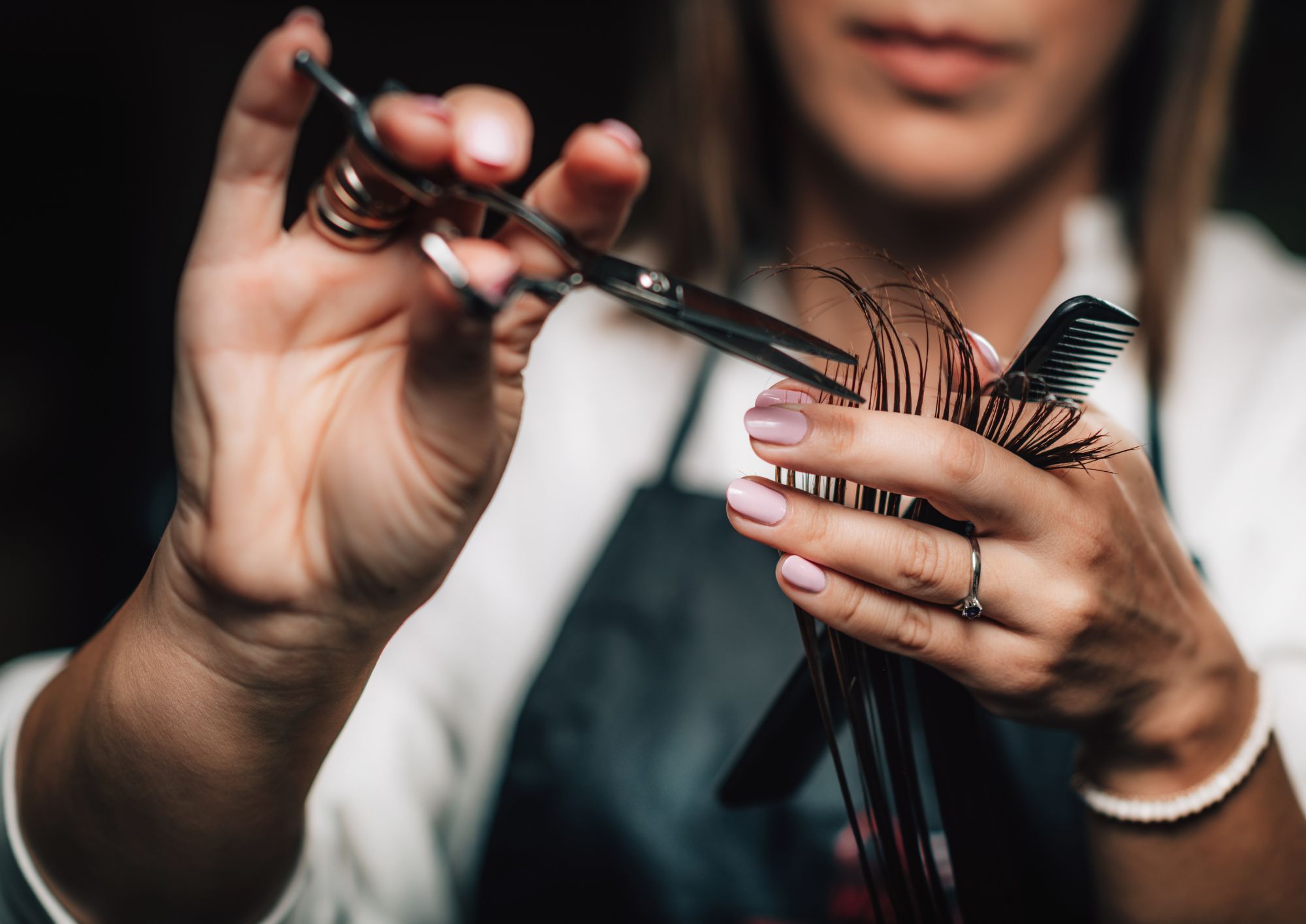 Vente a poner guapa en nuestra peluquería de Girona