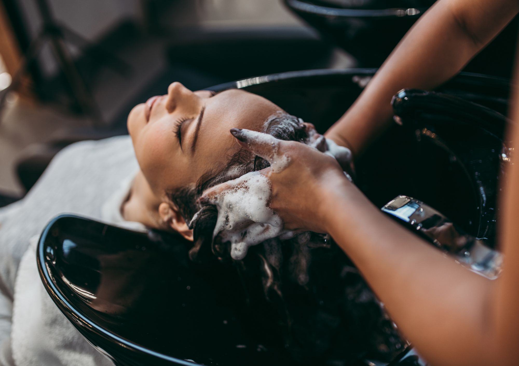 Si quieres tu cabello radiante vente a nuestra peluquería en Girona